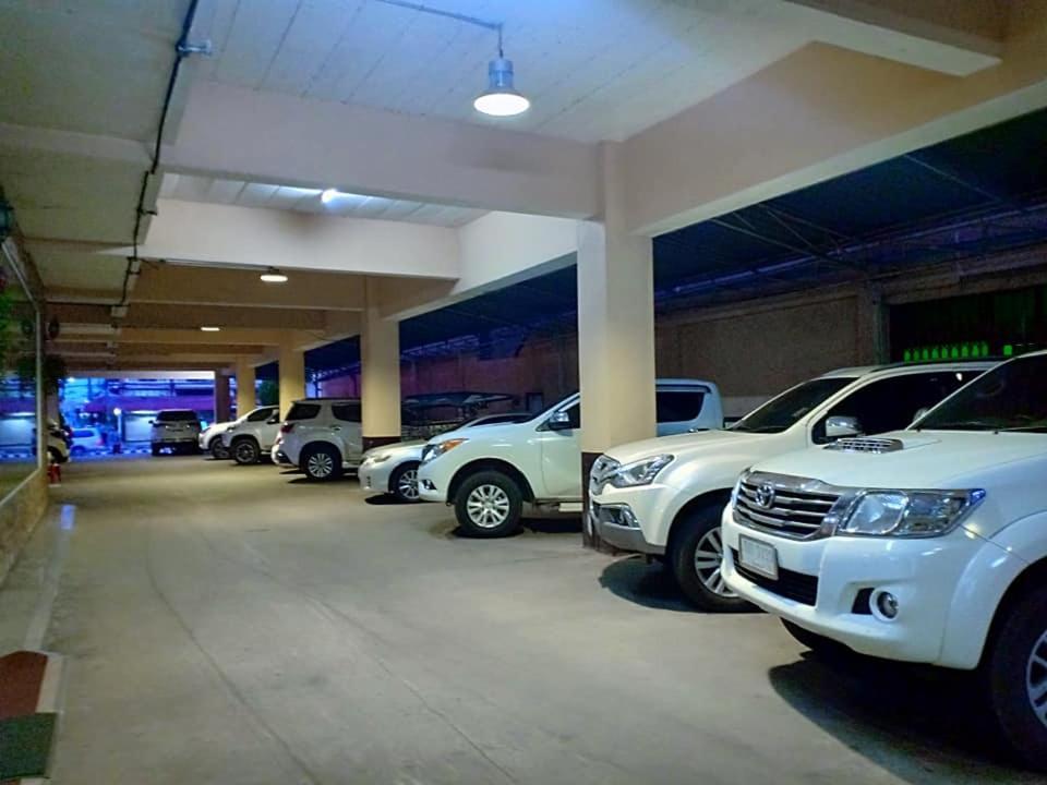 Submukda Phoomplace Hotel Mukdahan Buitenkant foto