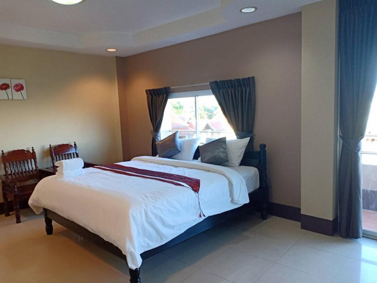 Submukda Phoomplace Hotel Mukdahan Buitenkant foto