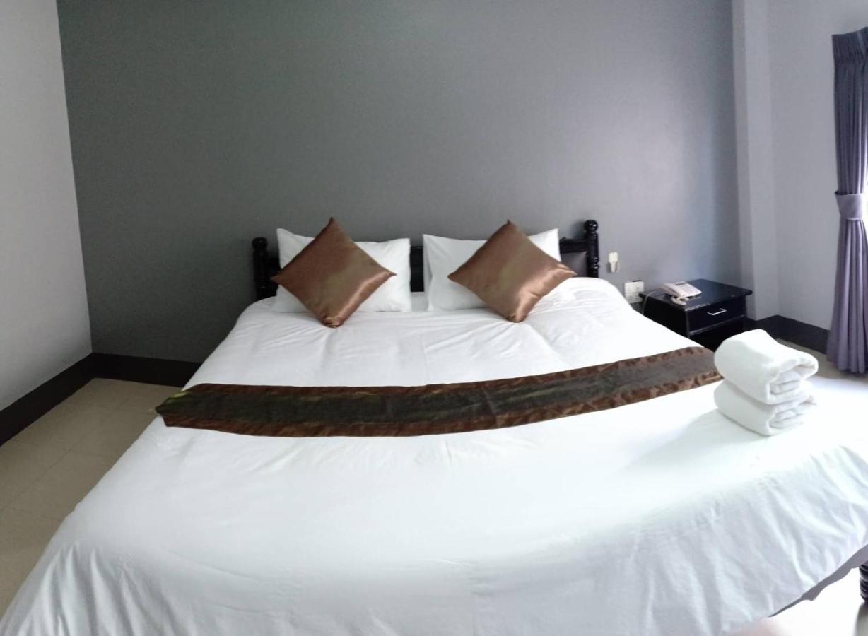 Submukda Phoomplace Hotel Mukdahan Buitenkant foto