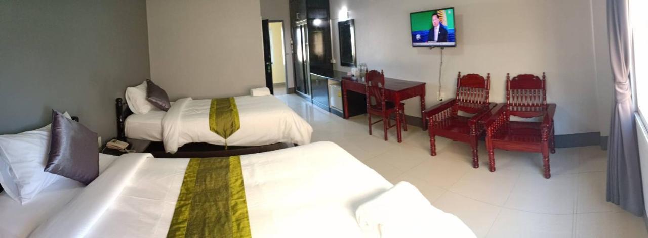 Submukda Phoomplace Hotel Mukdahan Buitenkant foto