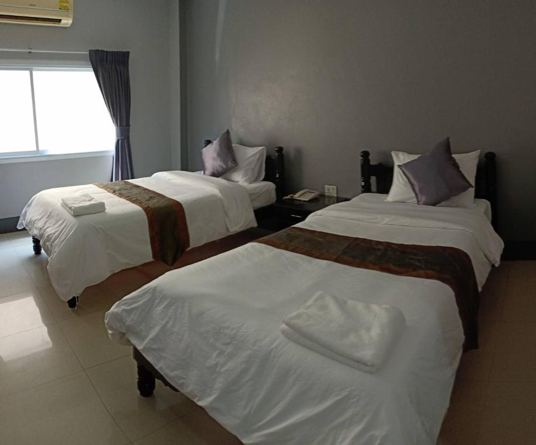 Submukda Phoomplace Hotel Mukdahan Buitenkant foto