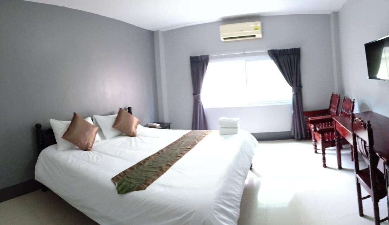 Submukda Phoomplace Hotel Mukdahan Buitenkant foto