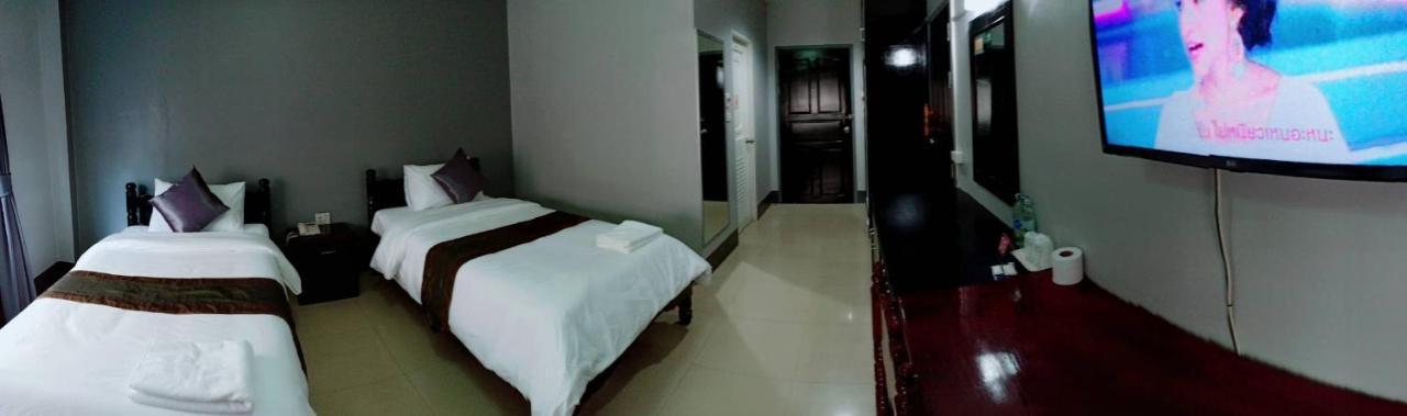 Submukda Phoomplace Hotel Mukdahan Buitenkant foto